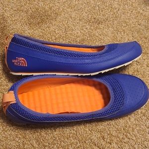 North Face women's flats 11